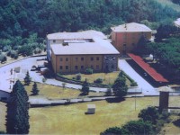 Trattasi di  complesso immobiliare ubicato nella regione Umbria, comune di Montegabbione (prov. Terni)  a confine con Toscana e Lazio. A metà strada tra Roma e Firenze.