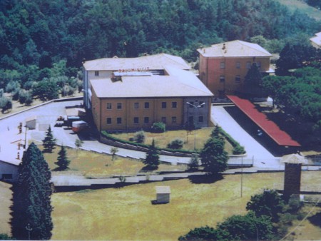 Trattasi di  complesso immobiliare ubicato nella regione Umbria, comune di Montegabbione (prov. Terni)  a confine con Toscana e Lazio. A metà strada tra Roma e Firenze.